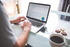 estrategia-de-meta-ads-para-profesionales-de-la-salud-inqurzia-marketing-digital-servicios-de-meta-ads